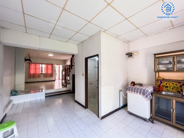 *****ทาวน์เฮ้าส์มือสองนนทบุรี ม.นันทนาการ์เด้นท์ 1 ท่าอิฐ บนเนื้อที่มากถึง 21.3 ตร.ว. ฟังก์ชัน 2 ห้องนอน 2 ห้องน้ำ 1 ที่จอดรถ แถมฟรี! 2 เครื่องปรับอากาศ ทำเลดี เชื่อมต่อถ.ราชพฤกษ์, ถ.รัตนาธิเบศร์ ใกล้รถไฟฟ้าสายสีม่วง "สถานีบางรักน้อยท่าอิฐ" และทางด่วน "งามวงศ์วาน"